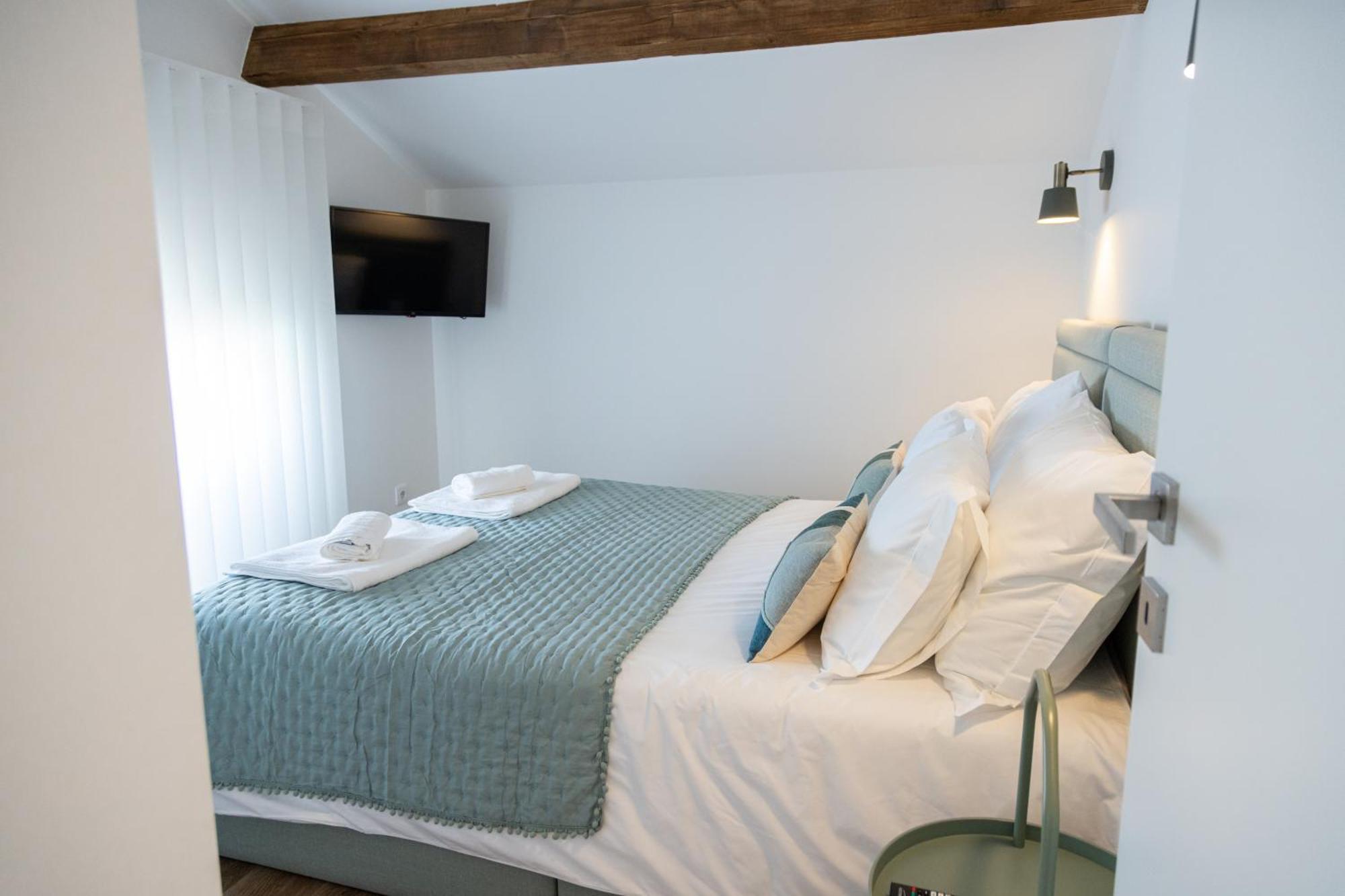 Villa Geres Emblematico - Piscina & Jacuzzi