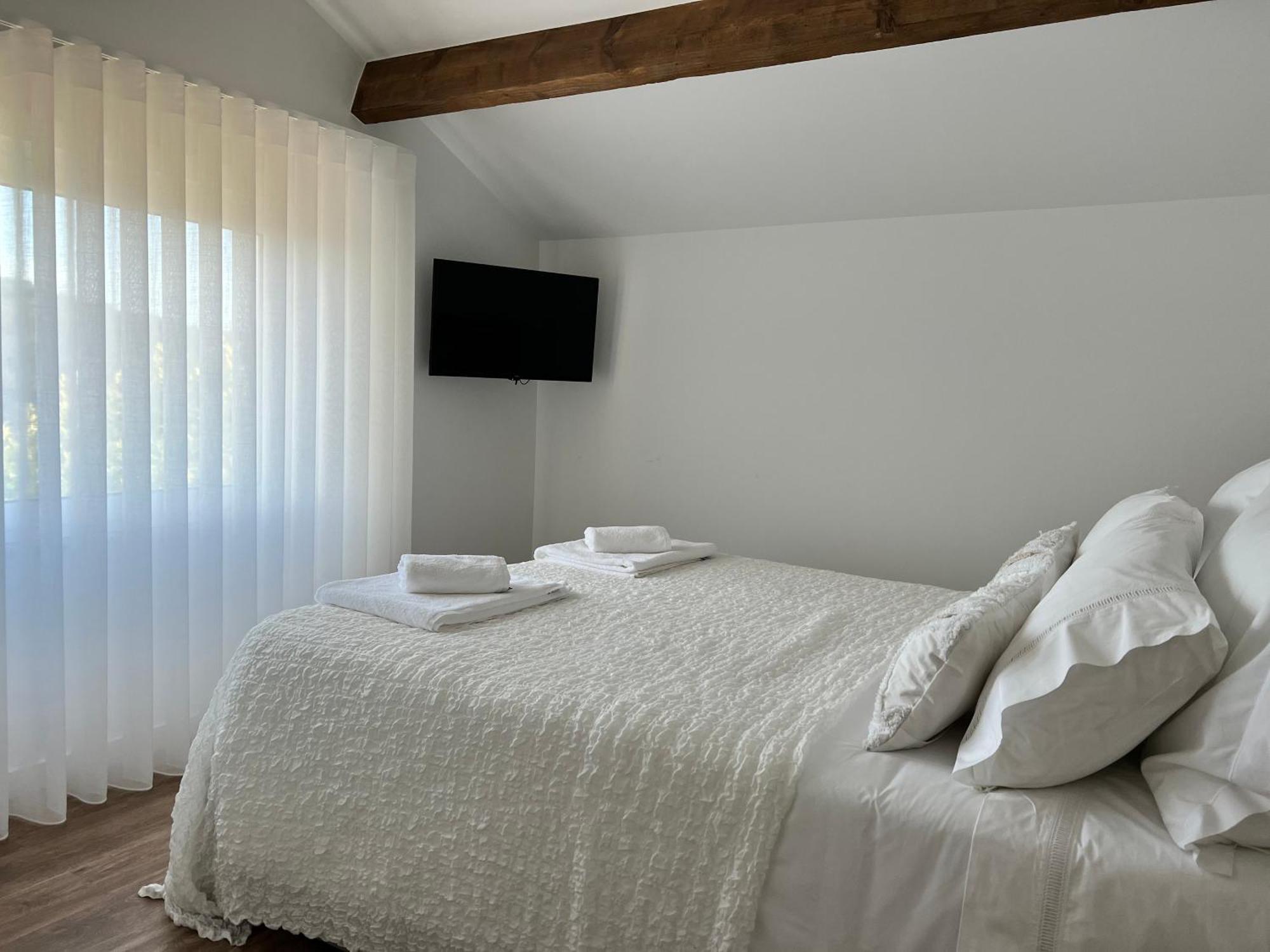 Villa Geres Emblematico - Piscina & Jacuzzi