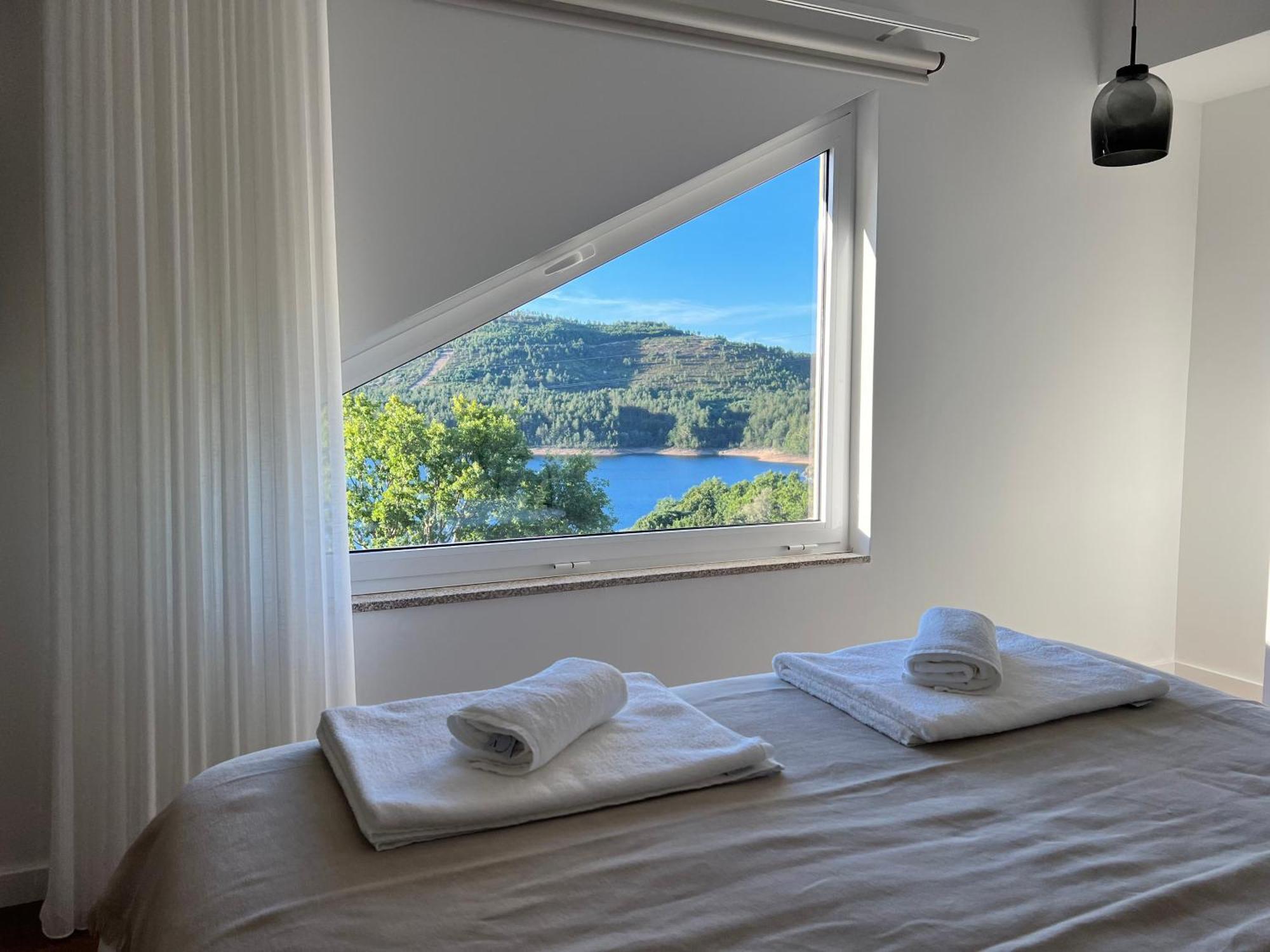 Geres Emblematico - Piscina & Jacuzzi Venda Nova (Villa Real)